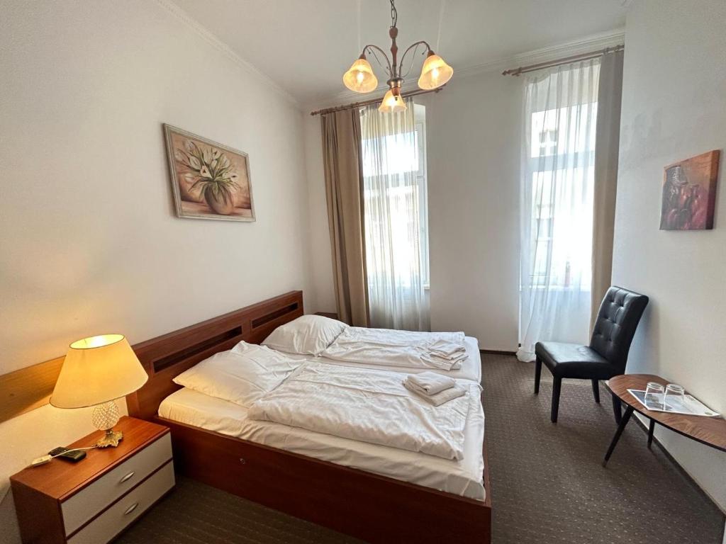 Postel nebo postele na pokoji v ubytování Hotel Adam