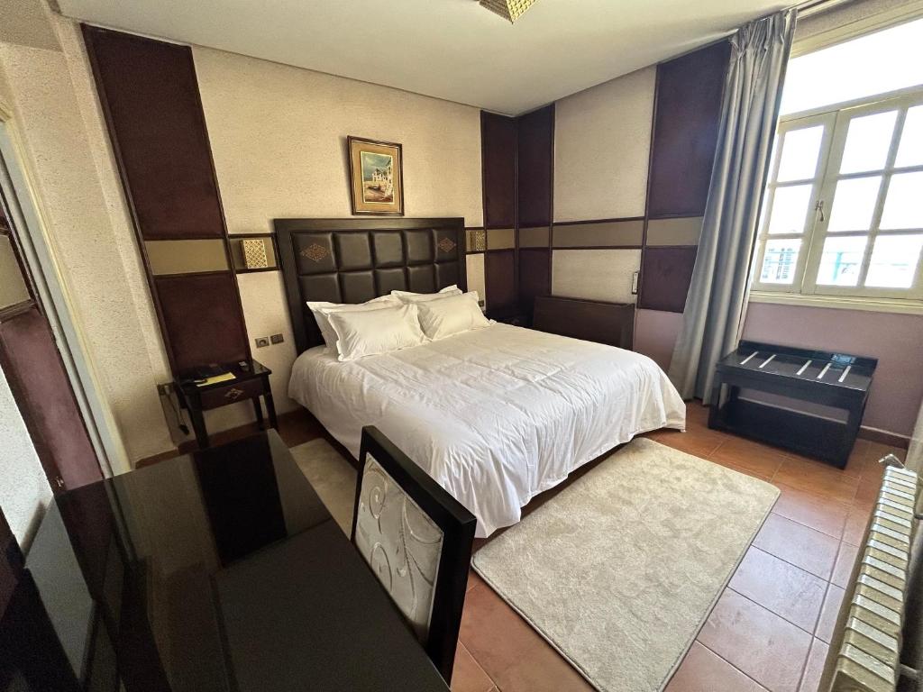 Postel nebo postele na pokoji v ubytování Hotel Bab Mansour
