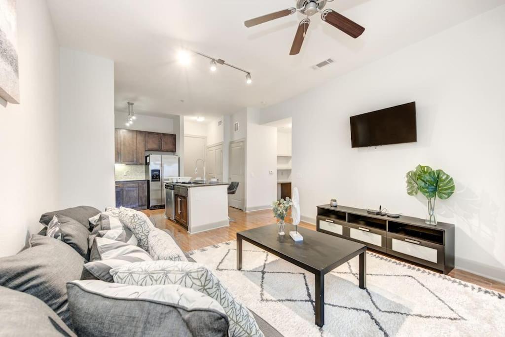 Resort-style Pool, Gym/Garage, 1Br, Medical Center - Housity