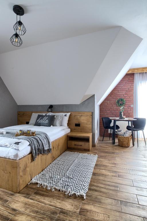 Wolfpack Guest House - 三人间 - 带阳台