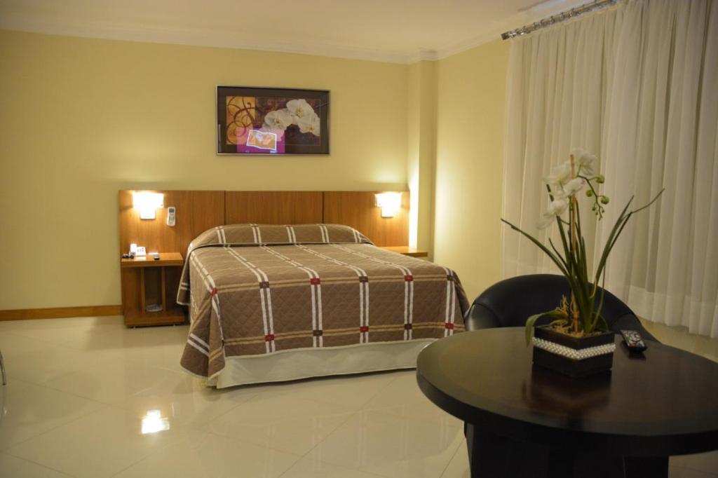 Postel nebo postele na pokoji v ubytování Barbur Center Hotel