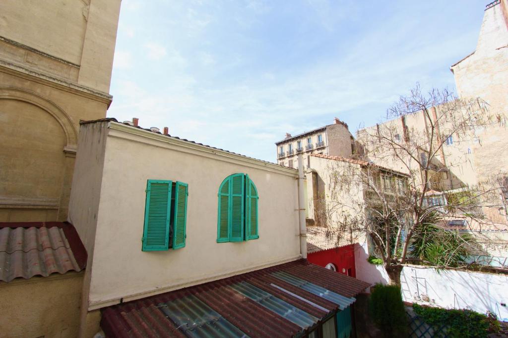 Zdjęcie z galerii obiektu Chic and nenwly renovated apartment - central location w Marsylii