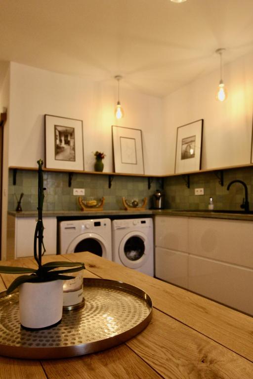 Zdjęcie z galerii obiektu Chic and nenwly renovated apartment - central location w Marsylii