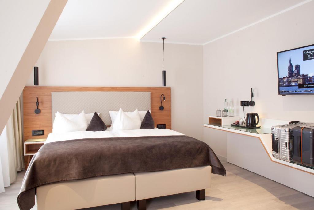 Postel nebo postele na pokoji v ubytování Hotel Schweriner Hof