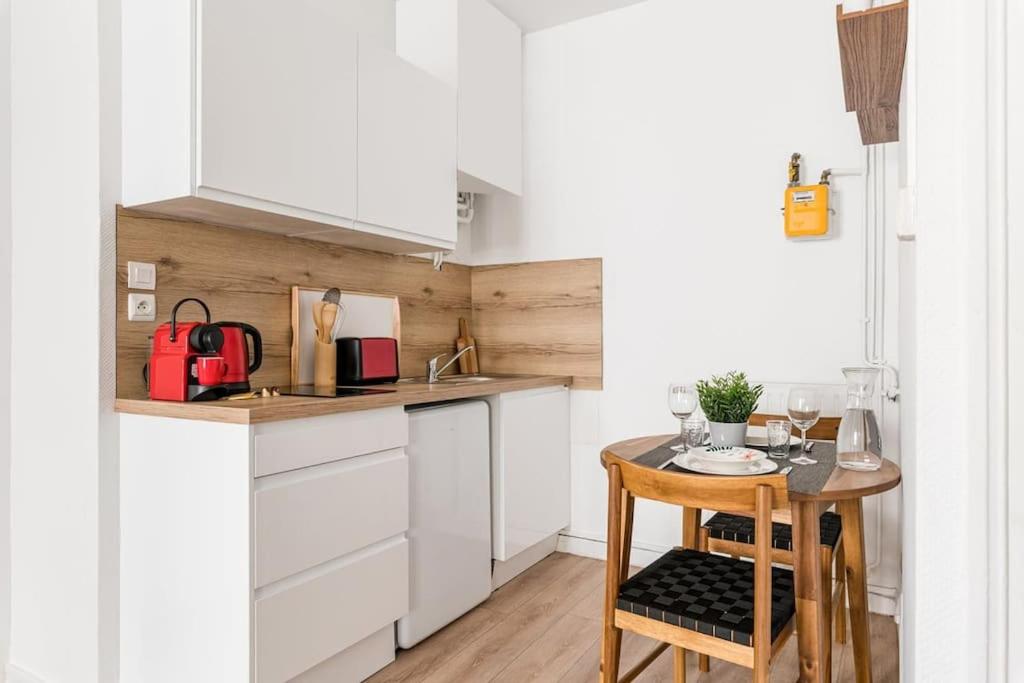 Kuchyňa alebo kuchynka v ubytovaní Parenthèse calme design hypercentre