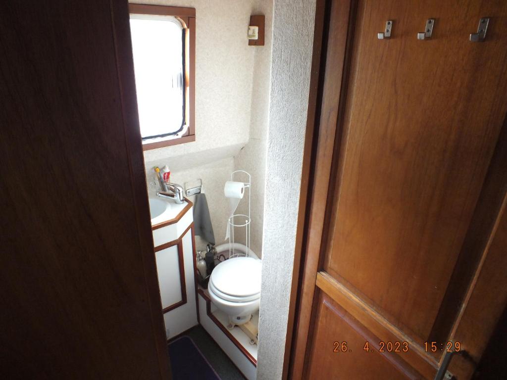Koupelna v ubytování Zouw Hausboat Zakotven -pouze ubytovaní
