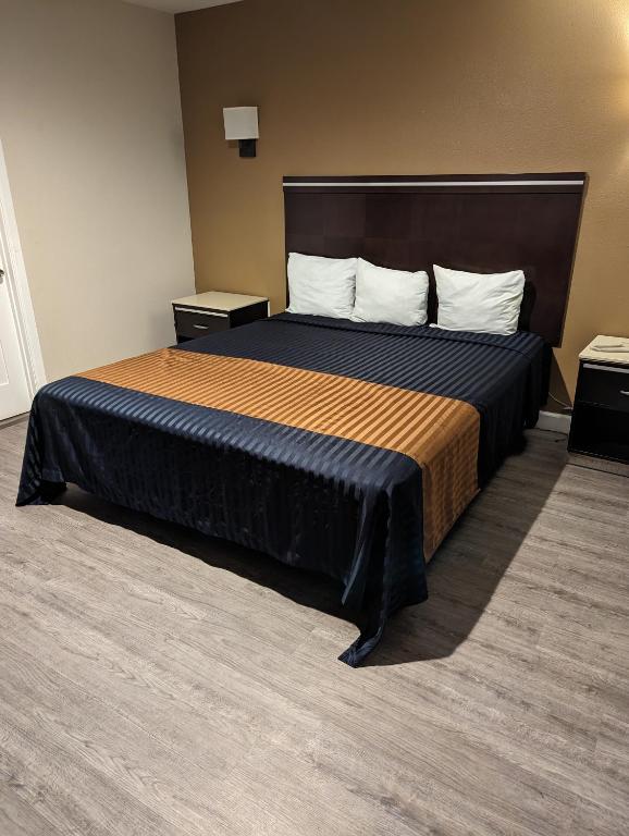 Postel nebo postele na pokoji v ubytování Epic Hotel