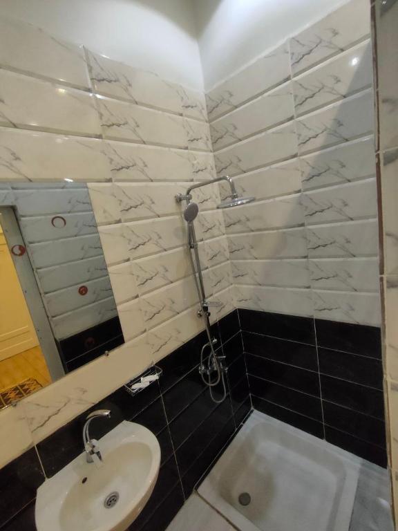 Koupelna v ubytování Miami Hotel