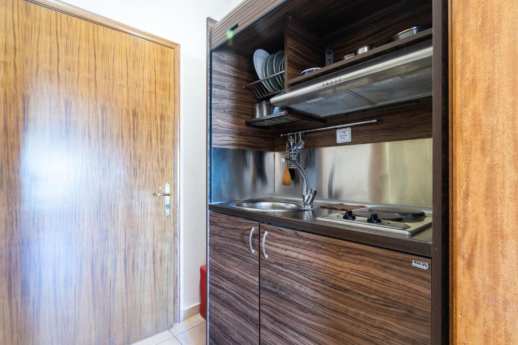 Kuchyň nebo kuchyňský kout v ubytování Star Paradise Hotel