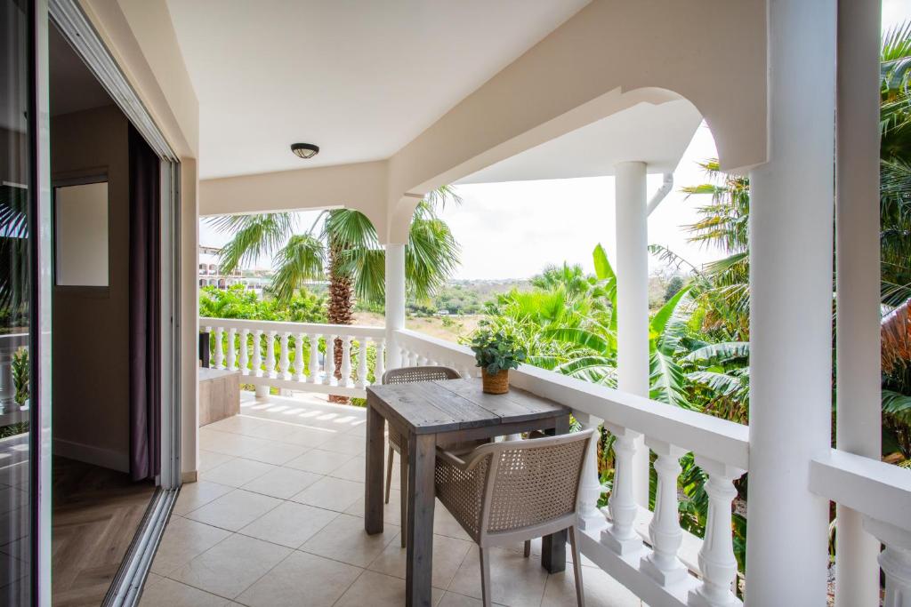 Balkón nebo terasa v ubytování PUUR! Appartementen Curaçao