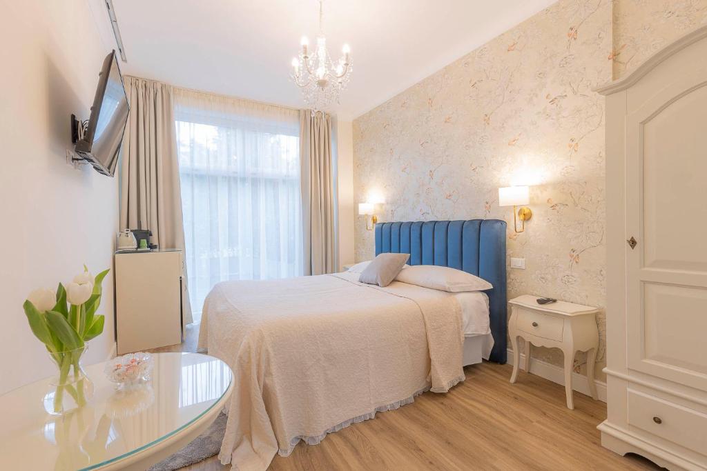 CRYS: Rooms, Holiday, Business - 16