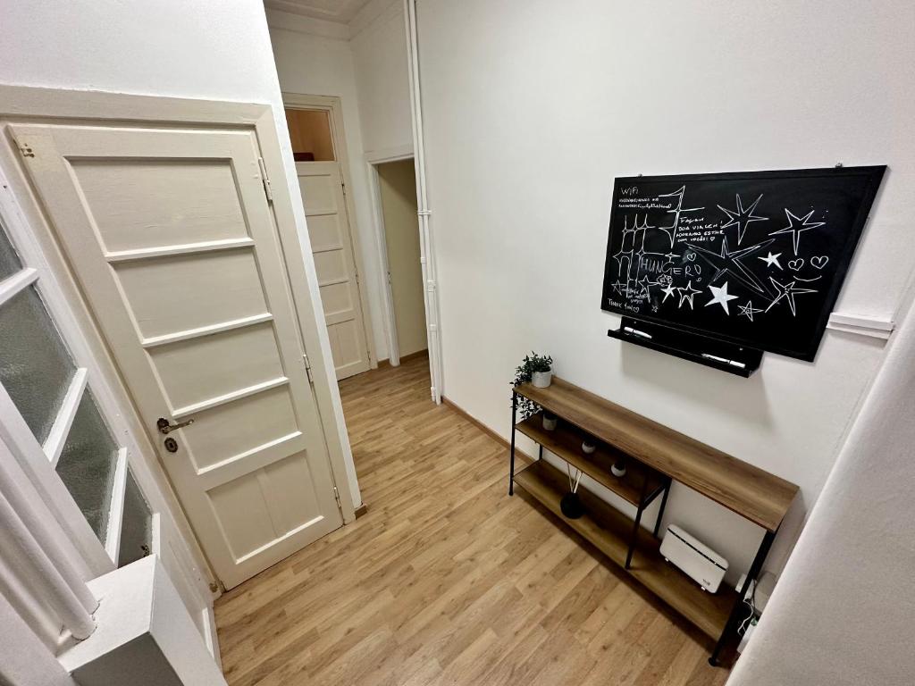 A television and/or entertainment centre at Rhome Holiday Fornaci