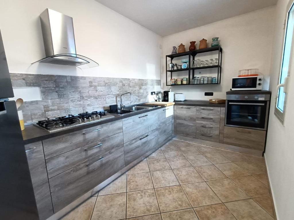 A kitchen or kitchenette at VILLA TAI