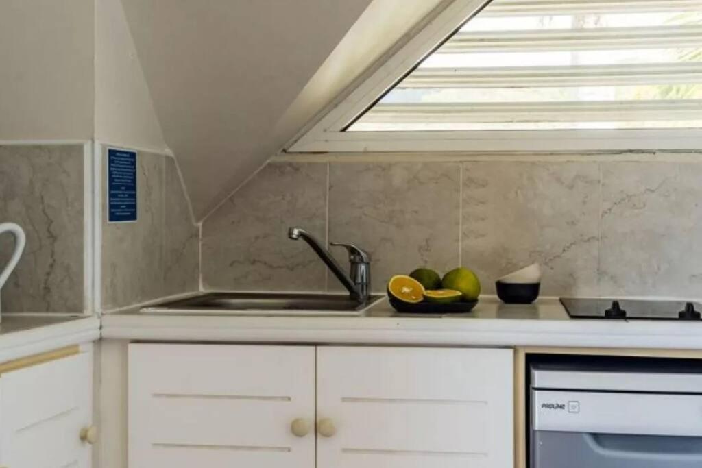 Kuchyň nebo kuchyňský kout v ubytování NEW ! Appartements avec piscine et plages accessibles à pieds