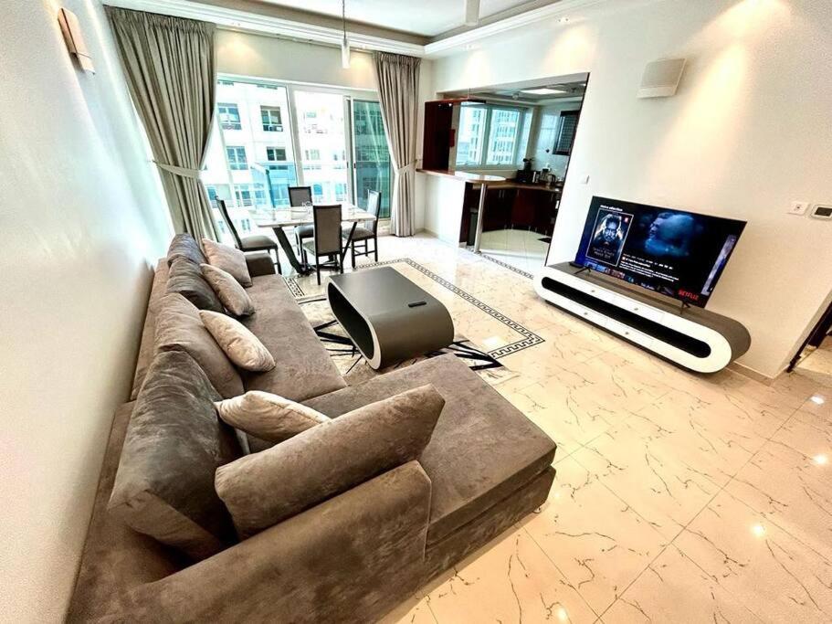 Fotografie z fotogalerie ubytování Brand New Marina Opal Huge 1BR v Dubaji