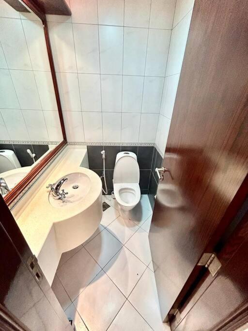 Fotografie z fotogalerie ubytování Brand New Marina Opal Huge 1BR v Dubaji