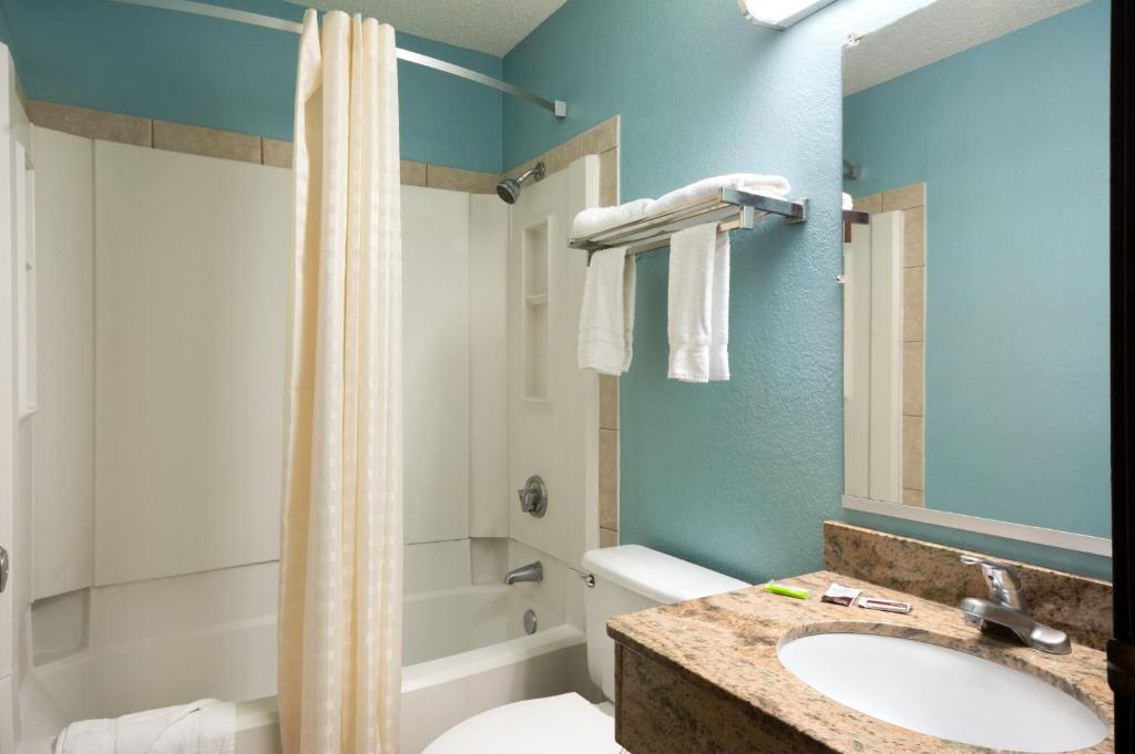 Super 8 by Wyndham Charlotte University - Deluxe Double Room With Two Double Beds - Non-Smoking