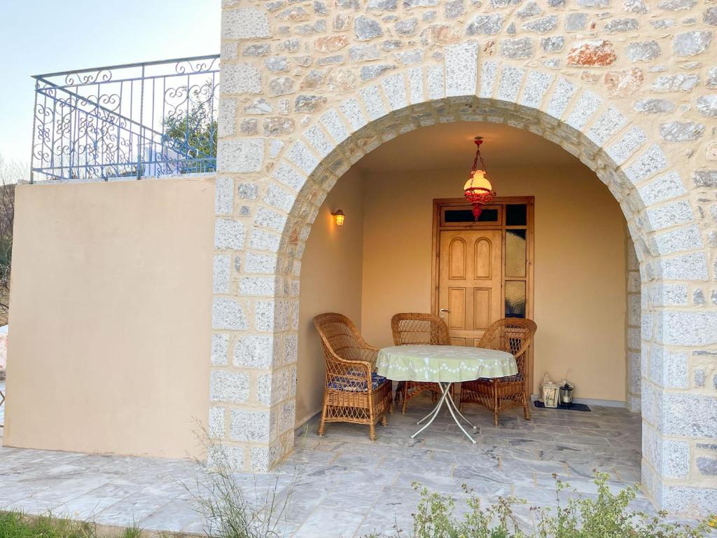Patio nebo venkovní prostory v ubytování Mani family friendly, mountain house with parking