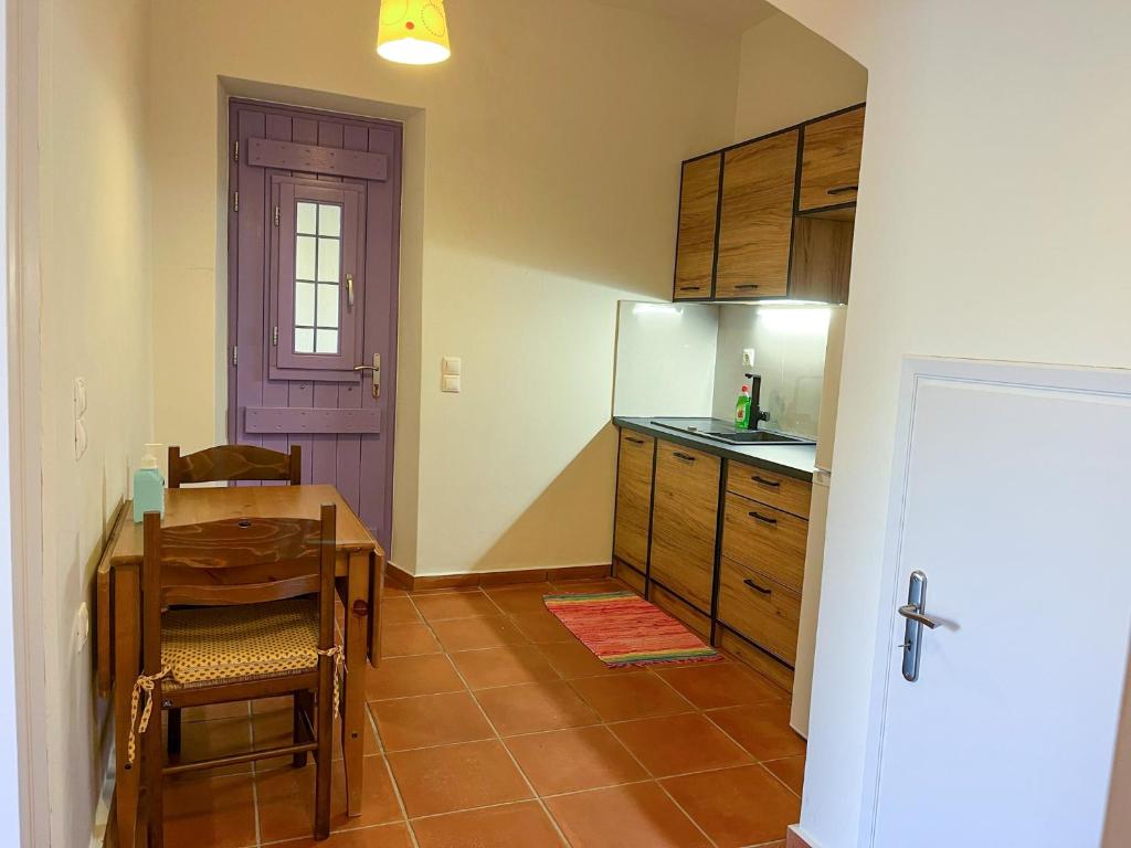 Kuchyň nebo kuchyňský kout v ubytování Mani family friendly, mountain house with parking