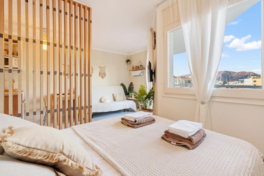 Posteľ alebo postele v izbe v ubytovaní WELCS APARTAMENTO 055 EMP con terraza y vistas al canal