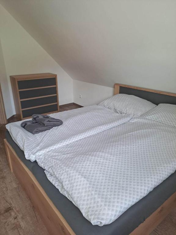 Postel nebo postele na pokoji v ubytování Chata Štíty