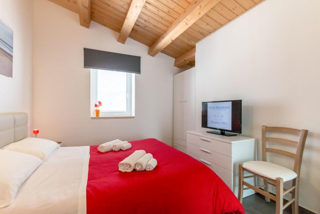 Postel nebo postele na pokoji v ubytování B&B Bianco E Blu