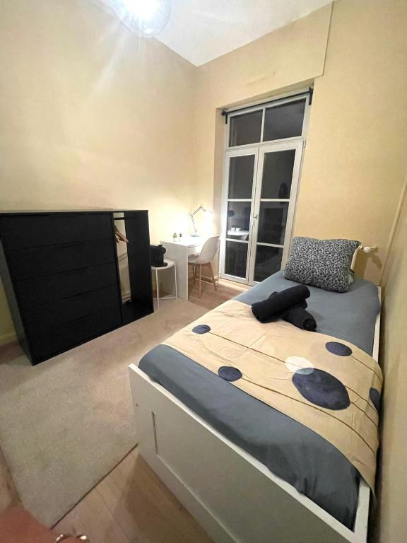 Posteľ alebo postele v izbe v ubytovaní Petit Studio Centre-Ville n°12