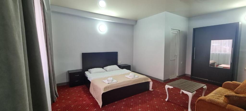 Postel nebo postele na pokoji v ubytování Hotel Genatsvale