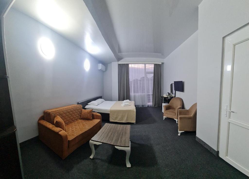 Postel nebo postele na pokoji v ubytování Hotel Genatsvale