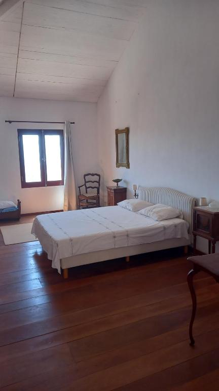a bedroom with two beds and a window at Casa Azul in Mindelo
