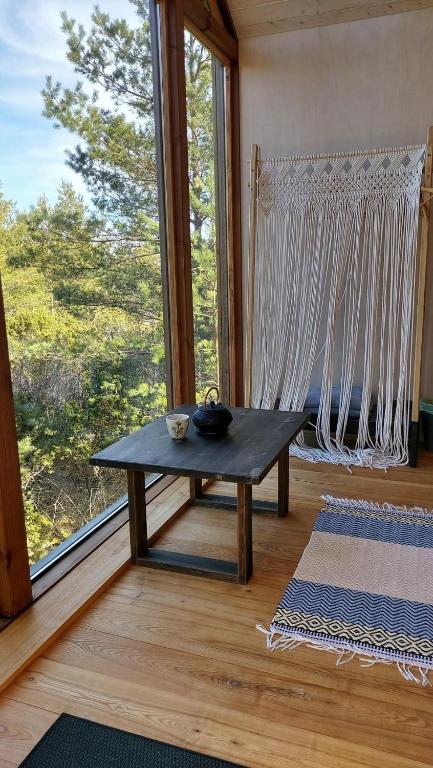 Balkón nebo terasa v ubytování Üügumetsa treehouse