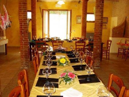Reštaurácia alebo iné gastronomické zariadenie v ubytovaní Agriturismo Ravaglia Grande