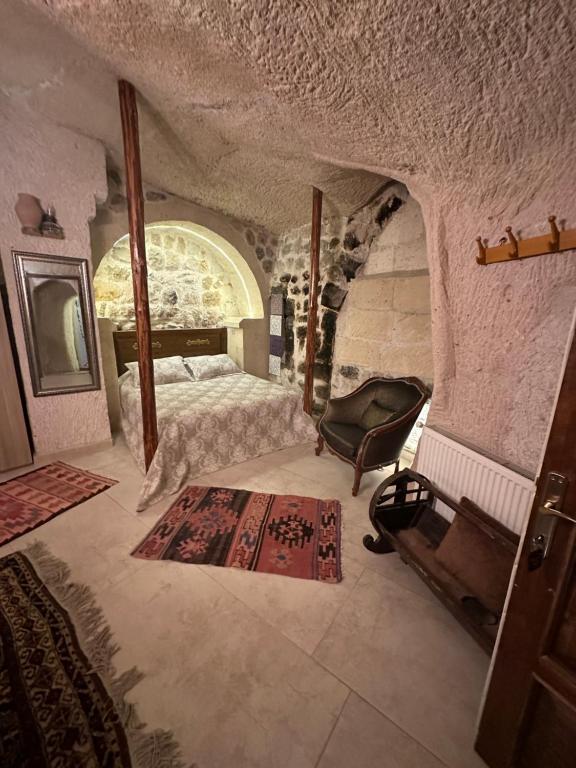 Postel nebo postele na pokoji v ubytování Uchisar Cave House