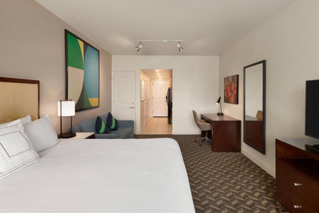 Postel nebo postele na pokoji v ubytování Residence Inn by Marriott Fort Lauderdale Intracoastal