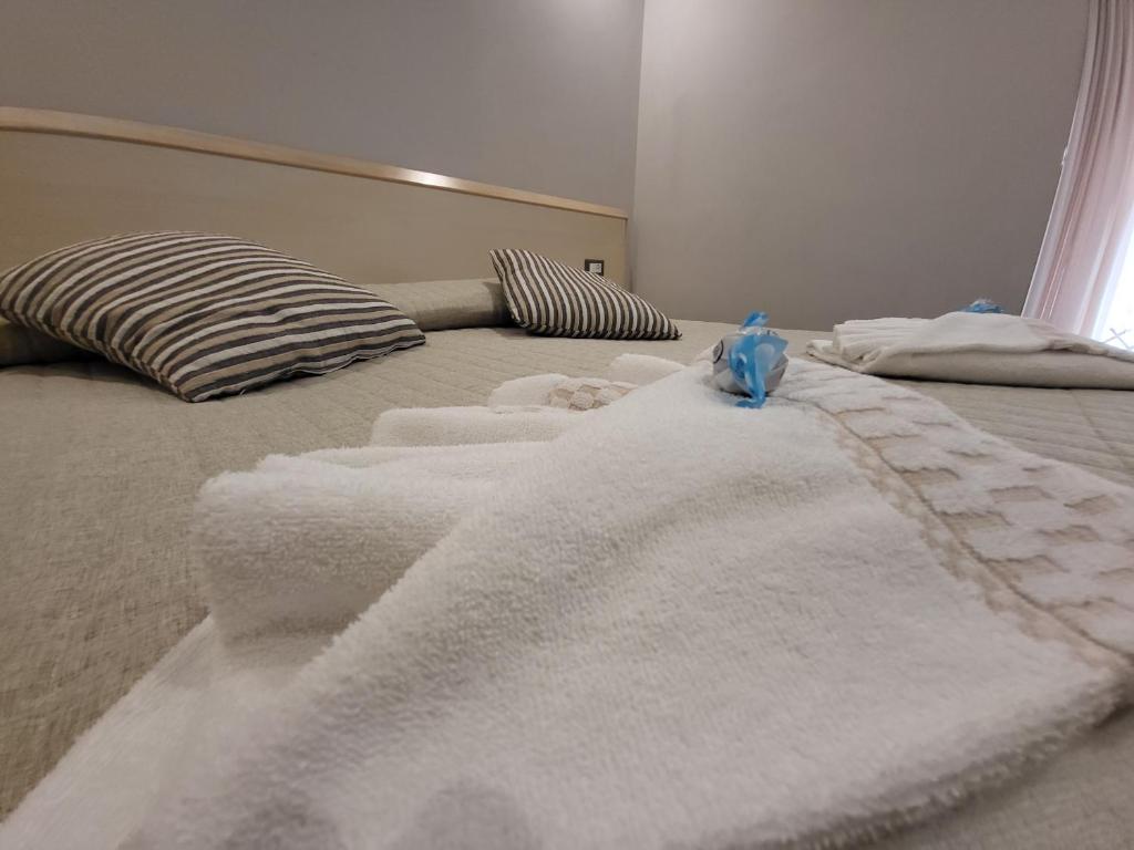 Postel nebo postele na pokoji v ubytování Hotel Garni Rosmari