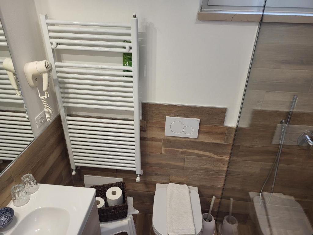Koupelna v ubytování Hotel Garni Rosmari