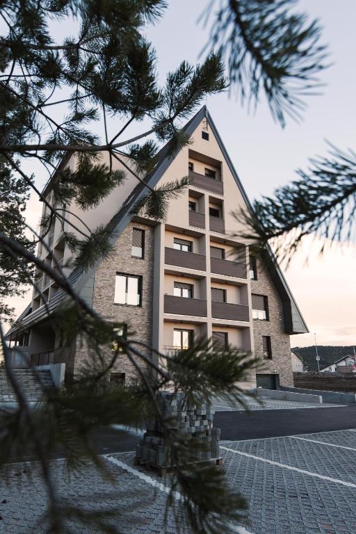 El edificio en el que está el departamento
