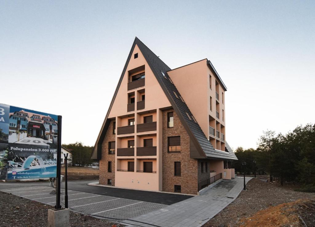 El edificio en el que está el departamento