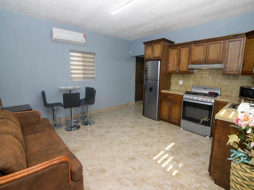 Η κουζίνα ή μικρή κουζίνα στο Cozy San Felipe House - Casa Montaña y Mar.