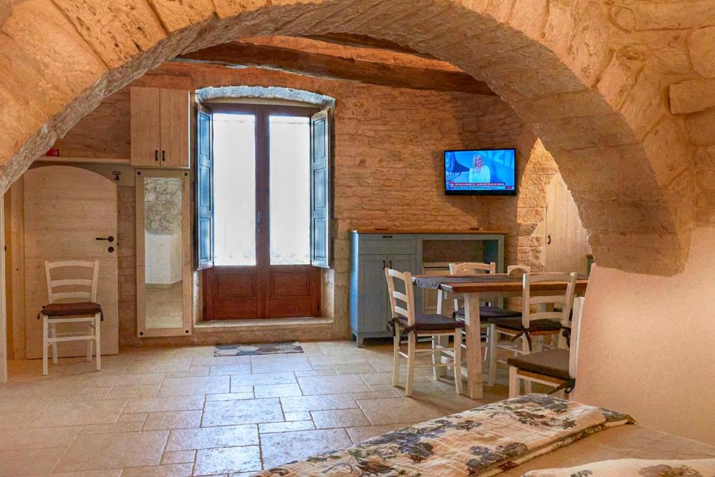 TV a/nebo společenská místnost v ubytování Trullo Dell'Erba