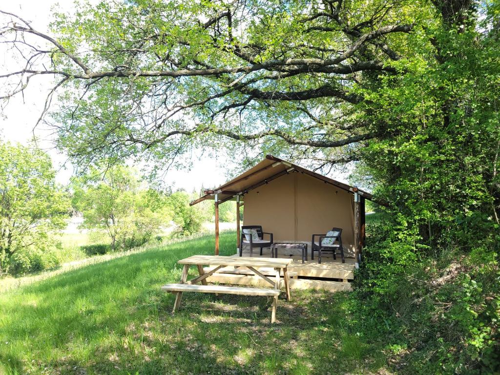 Příroda nedaleko luxury tent