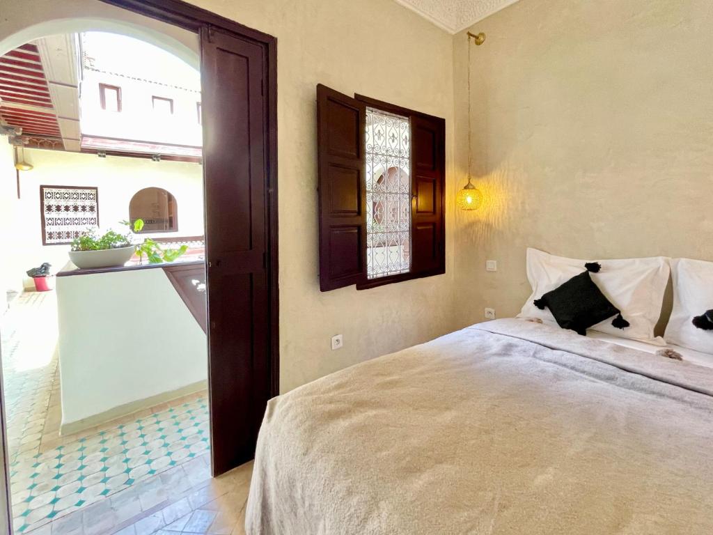 Postel nebo postele na pokoji v ubytování Riad Jolie