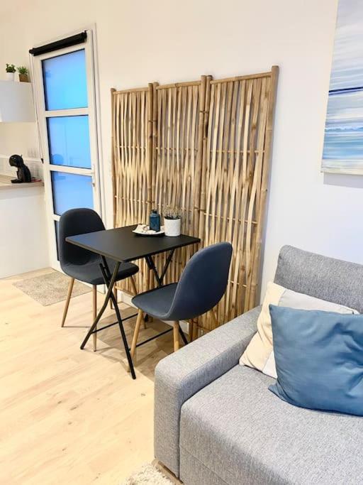 Zdjęcie z galerii obiektu L’Annexe Studio indépendant avec vue sur jardin w mieście Crévin