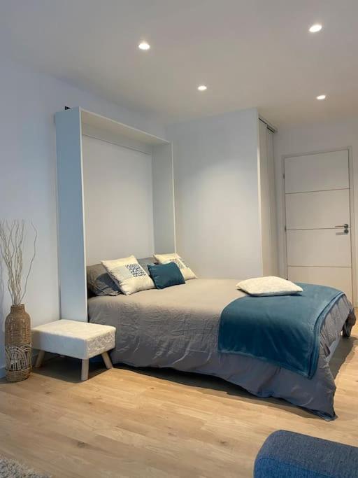 Zdjęcie z galerii obiektu L’Annexe Studio indépendant avec vue sur jardin w mieście Crévin
