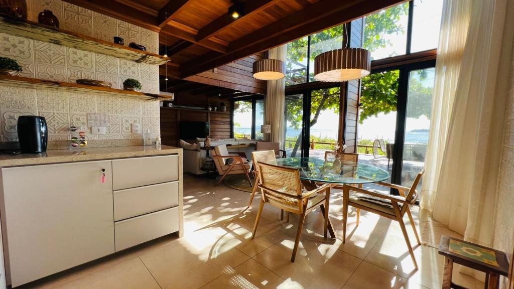 A cozinha ou cozinha compacta de Ilha do Mel Lodges