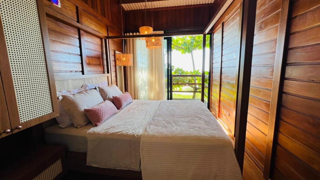 Cama ou camas em um quarto em Ilha do Mel Lodges