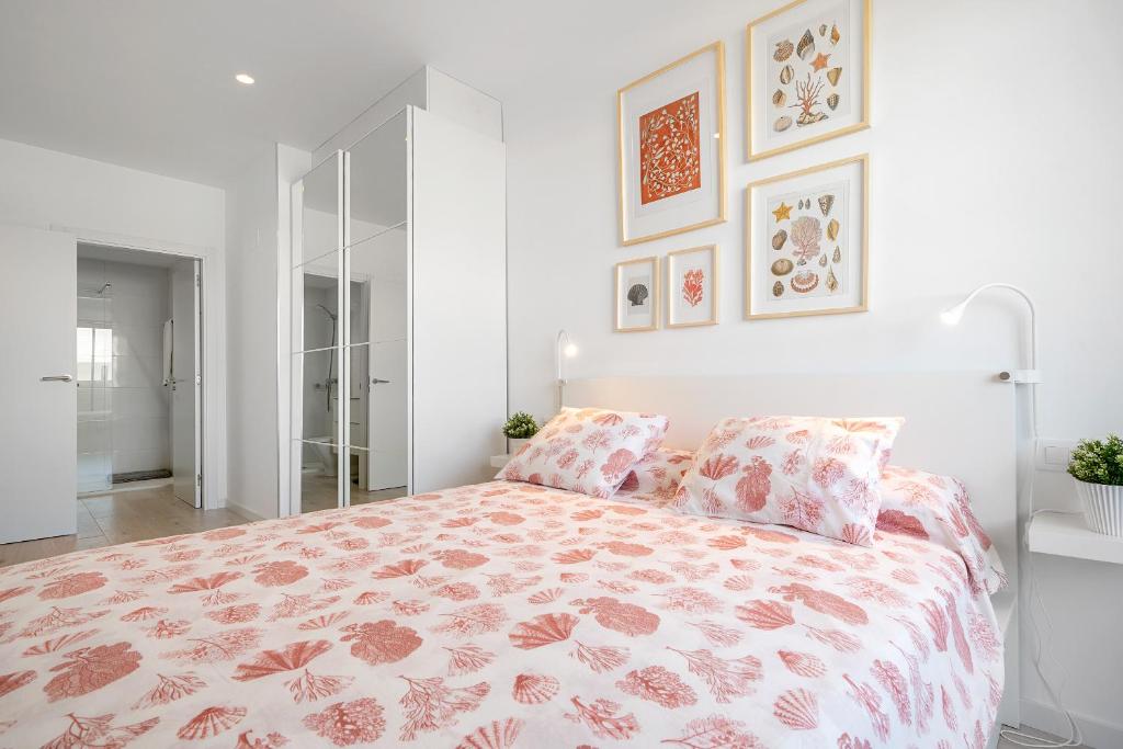 Posteľ alebo postele v izbe v ubytovaní Hauzify I Apartaments Roques Daurades