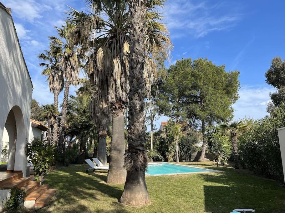 Bazén v ubytovaní Villa avec magnifique piscine et grand jardin, à 2 pas du golf et de la plage alebo v jeho blízkosti
