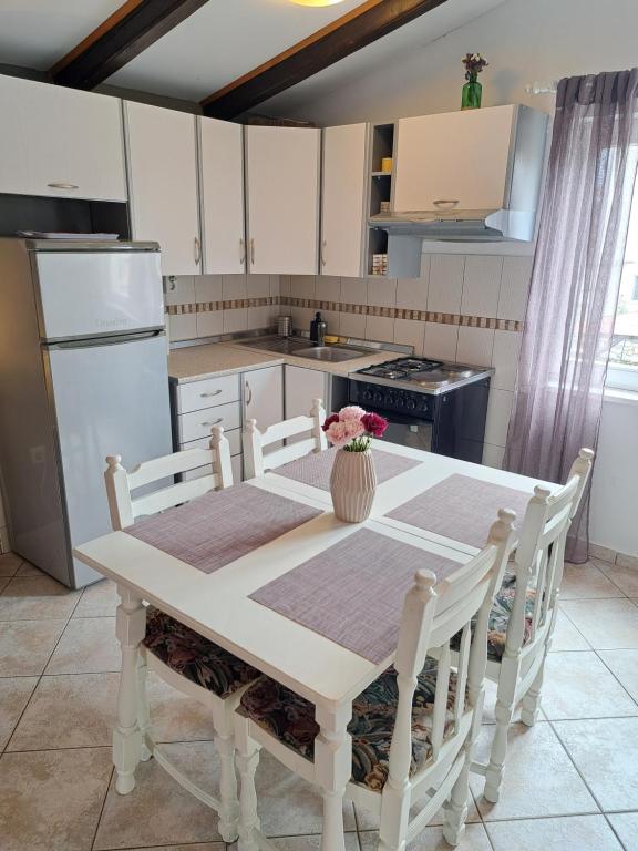 Kuchyň nebo kuchyňský kout v ubytování Apartments Nicole