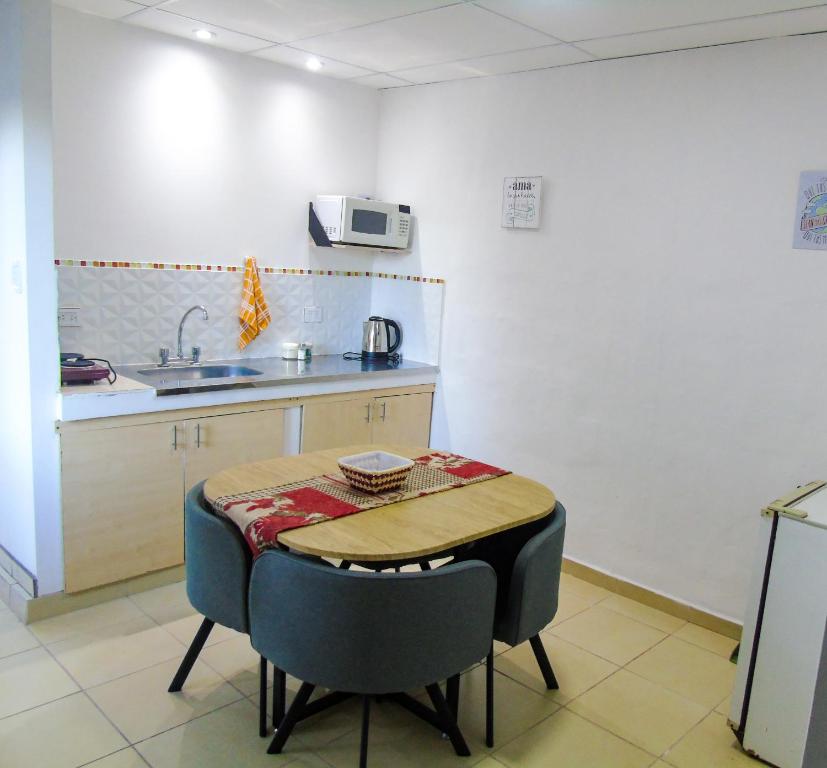 a small kitchen with a table and a sink at Comodo y Practico departamento in La Rioja